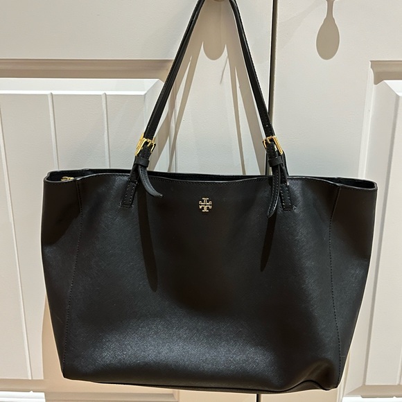 Tory Burch Handbags - SALE 🎁Tory Burch black York buckle tote bag - saffiano leather / gold hardware
